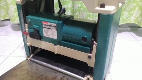 กบแท่น(เครื่องรีดไม้) มากิต้า 2012NB สภาพดีพร้อมใช้งานครับ