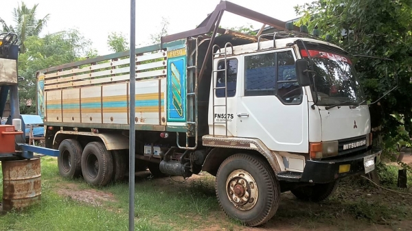 ***ขายแล้วครับขอบคุณ Truck2hand ขาย10ล้อ2เพลาดั้ม"หลงโบ" MITSU FN527M-TF1981 6D16 Bo 220HP ใส่ตาเหลี่ยม เครื่องเดิมๆ แรงดี มีเยิ้มบ้าง ซีลคอหน้ามีซึม เกียร์ลาย 10สปีด ไม่หลุด ไม่หอน ช่วงล่าง เบรคใหญ่ เพลาใส่บุ๋มแล้ว คัสซีเดิมสวยใช้ได้ มีบวมซับบน