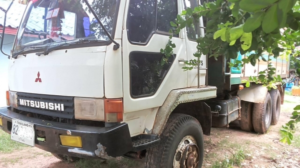 ***ขายแล้วครับขอบคุณ Truck2hand ขาย10ล้อ2เพลาดั้ม"หลงโบ" MITSU FN527M-TF1981 6D16 Bo 220HP ใส่ตาเหลี่ยม เครื่องเดิมๆ แรงดี มีเยิ้มบ้าง ซีลคอหน้ามีซึม เกียร์ลาย 10สปีด ไม่หลุด ไม่หอน ช่วงล่าง เบรคใหญ่ เพลาใส่บุ๋มแล้ว คัสซีเดิมสวยใช้ได้ มีบวมซับบน