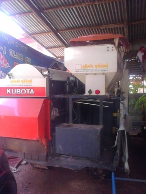 **385,000 บ.ต่อรอง**ขายรถเกี่ยวแบบรองกระสอบ KUBOTA DC60 Plus ปี53 1,5xx ชั่วโมง เครื่องเดิมปั้มเดิม ครื่องดี ปั้มดี แน่น แรงดี ทำงานดีเร็ว คล่องตัว ช่วงล่าง80-90\% บอดี้สวยเดิม บาง สีสันสวย พร้อมทำงานสุดๆเอกสารเล่มทะเบียนครบ ราคาต่อรองได้เด้อ พี่น้องครับ