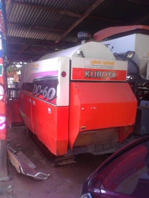 **385,000 บ.ต่อรอง**ขายรถเกี่ยวแบบรองกระสอบ KUBOTA DC60 Plus ปี53 1,5xx ชั่วโมง เครื่องเดิมปั้มเดิม ครื่องดี ปั้มดี แน่น แรงดี ทำงานดีเร็ว คล่องตัว ช่วงล่าง80-90\% บอดี้สวยเดิม บาง สีสันสวย พร้อมทำงานสุดๆเอกสารเล่มทะเบียนครบ ราคาต่อรองได้เด้อ พี่น้องครับ