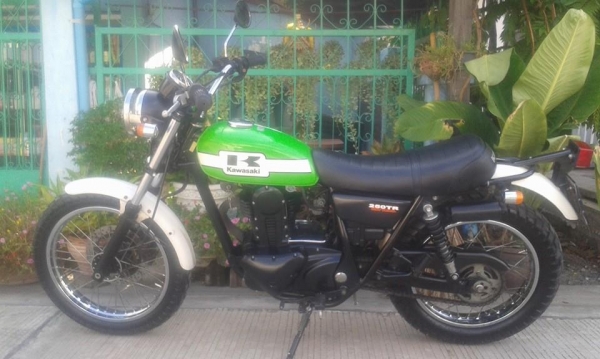 ขาย Kawasaki TR250 เดิมๆสภาพสวยราคา 45000 บาทครับ ขาย Kawasaki TR250 เดิมๆสภาพสวยราคา 45000 บาทครับ