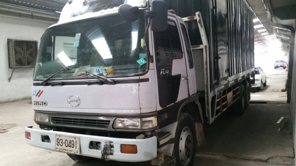 ขายด่วนครับ HINO 1J 220 แรง ตู้สิบบานครับ สวยๆพร้อมใช้เลยครับ เอกพร้อมโอน