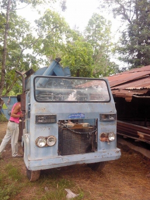 ขายรถรถสีข้าวเกษตรพัฒนาแปดฟุตรถหกล้อเครื่องฮิโน่หกสูบeh100