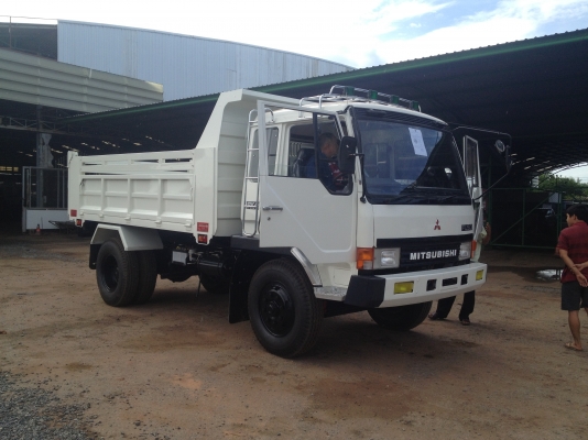 ขายถูกคุ้มๆ FUSO 527 เครื่อง 185 แรงม้ากระบะดั้มพ์ดิน ยาว 3.80 เมตร กว้าง 2.50 เมตร ยาง 900 ขอบ 20 รถทำใหม่ทั้งคัน พร้อมทะเบียน พร้อมเล่ม ครับ สนใจรีบๆเลยครับ