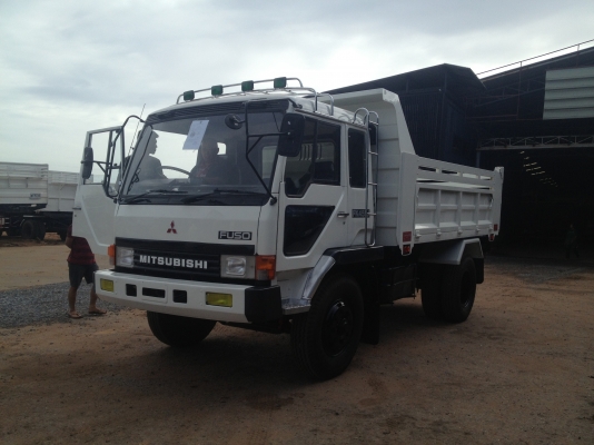 ขายถูกคุ้มๆ FUSO 527 เครื่อง 185 แรงม้ากระบะดั้มพ์ดิน ยาว 3.80 เมตร กว้าง 2.50 เมตร ยาง 900 ขอบ 20 รถทำใหม่ทั้งคัน พร้อมทะเบียน พร้อมเล่ม ครับ สนใจรีบๆเลยครับ ขายถูกคุ้มๆ FUSO 527 เครื่อง 185 แรงม้ากระบะดั้มพ์ดิน ยาว 3.80 เมตร กว้าง 2.50 เมตร ยาง 900 ขอบ 20 รถทำใหม่ทั้งคัน พร้อมทะเบียน พร้อมเล่ม ครับ สนใจรีบๆเลยครับ