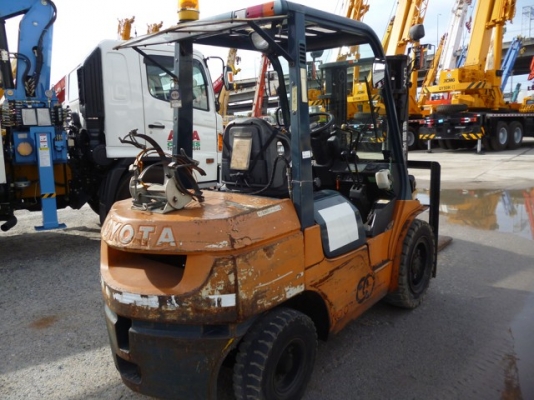 ขายรถฟอรค์ลิฟต์ TOYOTA รุ่น7  3 ตัน นำเข้าจากญี่ปุ่น