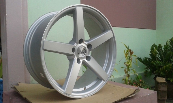 ขายล้อแม็กใหม่มีตำหนิที่สีครับ apw01 18"x8" et40 5 รู 114.3 สีเงินด้าน งาน apex wheel ขายทั้งชุด 13,900 บาทพร้อมทำสีใหม่ครับ สนใจติดต่อเล็กคลองสามครับ 081-3747940