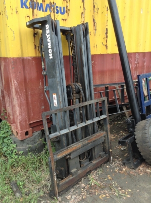 +++ ขายเสา 4 เมตร 3 ท่อน เข้าตู้ พร้อมไซด์ชิพ (เลื่อนซ้าย-ขวา)  ใส่ KOMATSU FD25-12 , KOMATSU FD25-14   ราคา 33,000.- บาท ครับ *** สนใจโทร. 081-659-7598 ครับ ***