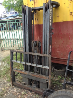 +++ ขายเสา 4 เมตร 3 ท่อน เข้าตู้ พร้อมไซด์ชิพ (เลื่อนซ้าย-ขวา)  ใส่ KOMATSU FD25-12 , KOMATSU FD25-14   ราคา 33,000.- บาท ครับ *** สนใจโทร. 081-659-7598 ครับ ***