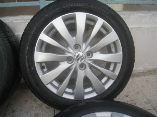 ขายล้อแม็กป้ายแดง suzuki swift 16"x6" et45 4 รู 100 ล้อสภาพใหม่ทุกล้อครับ ยาง bridgestone turanza er300 185/55r16 ยางผลิตสัปดาห์ที่ 44 ปี 13 ตุ่มและสีที่หน้ายางมีทุกเส้นครับ ขายทั้งชุด 11,900 บาทครับ สนใจติดต่อเล็กคลองสามครับ 081-3747940