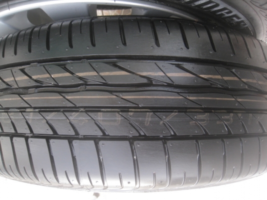 ขายล้อแม็กป้ายแดง suzuki swift 16"x6" et45 4 รู 100 ล้อสภาพใหม่ทุกล้อครับ ยาง bridgestone turanza er300 185/55r16 ยางผลิตสัปดาห์ที่ 44 ปี 13 ตุ่มและสีที่หน้ายางมีทุกเส้นครับ ขายทั้งชุด 11,900 บาทครับ สนใจติดต่อเล็กคลองสามครับ 081-3747940