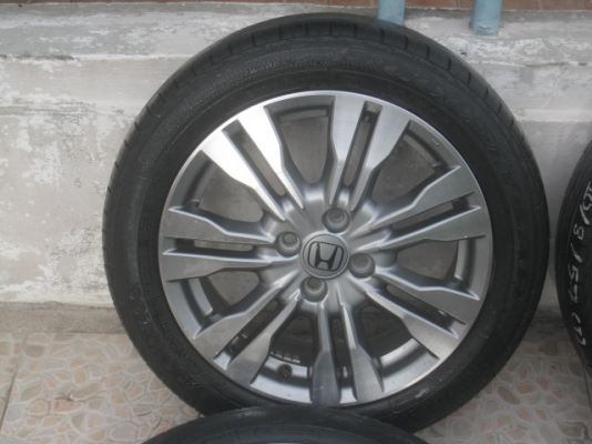 ขายล้อแม็ก city 16"x6" et53 4 รู 100 ล้อสภาพสวยครับ ยาง goodyear excellence 185/55r16 ยางผลิตสัปดาห์ที่ 12 ปี 13 ดอกยางยังหนาทุกเส้นครับ ขายทั้งชุด 9,900 บาทครับ สนใจติดต่อเล็กคลองสามครับ 081-3747940