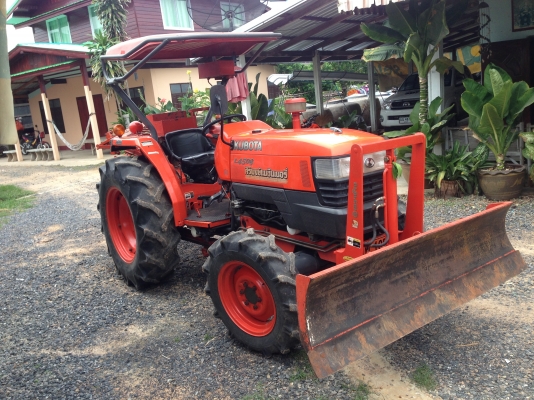 ขายด่วนรถไถนาคูโบต้า L4508 แรงม้า มีภาพวีดีโอ พร้อมอูปกรณ์ 4 รายการ ได้แก่ผานดันหน้า ผานหลังพร้อมครา