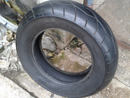 ยาง 200 / 70 /15 สภาพดี