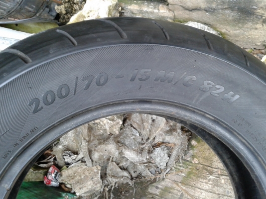 ยาง 200 / 70 /15 สภาพดี