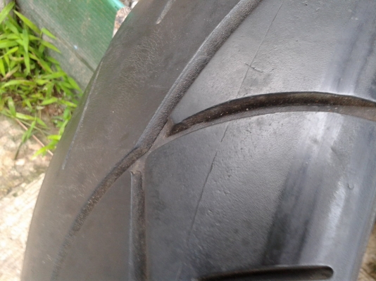 ยาง 200 / 70 /15 สภาพดี