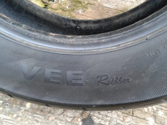 ยาง 200 / 70 /15 สภาพดี