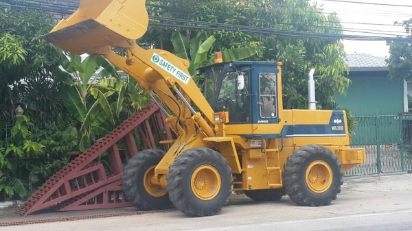 รถตัก KOMATSU WA300-1 รถเก่าญี่ปุ่นแท้ มีทะเบียนครบ