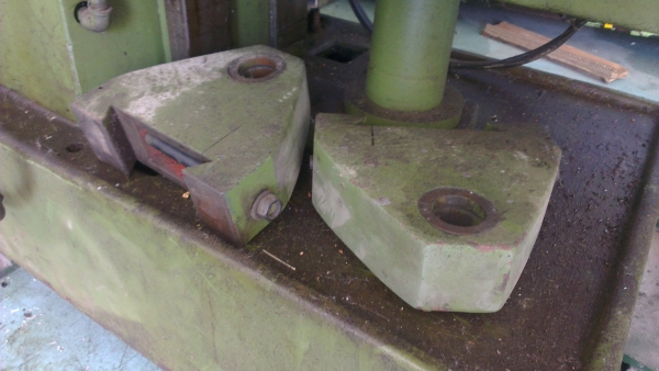 Sell> ขายเครื่องมิลลิ่ง Baron-Max M4 ออโต้ 3 แกน มีจอ หน้าแท่นสวย เครื่องสภาพดี ปีใหม่ ไม่มีตำหนิครับ กำแพงแสน นครปฐมครับ