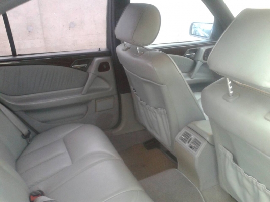 Benz E230 Neweye ปี98  รถบ้านสภาพดี วิ่งน้อยมากแสนกว่าโล ขาย460,000