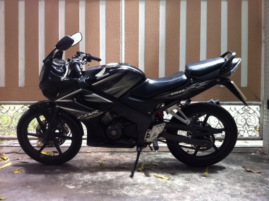 ขออนุญาติขาย HONDA CBR 150 ปี52 ตัวสุดท้าย สตา์ร์ทมือ สภาพเดิมๆสวยๆ โอนให้ฟรีครับ