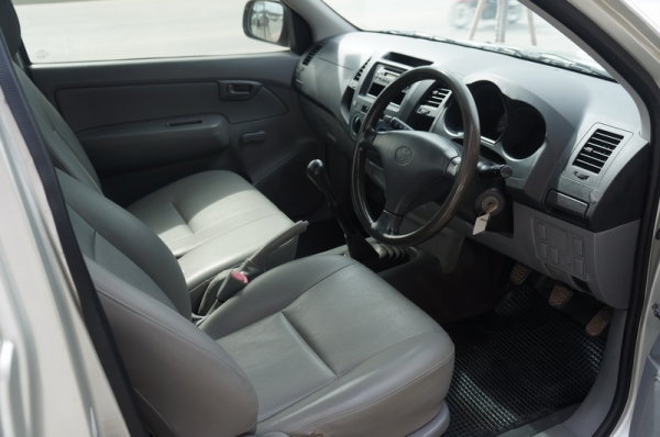 TOYOTA VIGO ตอนเดียว ปี 2008 พวงมาลัยพาวเวอร์ แอร์เย็นๆ เครื่องวิ่งดีมาก ช่วงล่างแน่น เบาะสภาพสวย เกียร์ใช้งานปกติ ภายในสภาพสวย สีสวย รถพร้อมใช้งาน จัดไฟแนนได้
