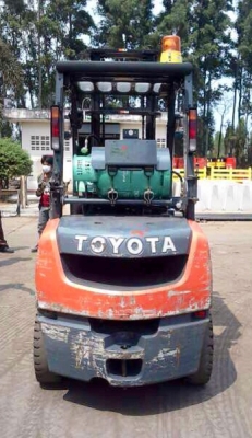 ขายรถโฟล์คลิฟท์ TOYOTA 3ตัน รุ่น8 เสาสูง 4.5 เมตร เกียร์ออโต้ รถสวย  (1783)พร้อมใช้งาน ติดต่อ 089-9357399 ดลนภัส