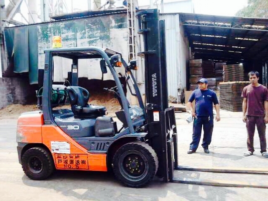 ขายรถโฟล์คลิฟท์ TOYOTA 3ตัน รุ่น8 เสาสูง 4.5 เมตร เกียร์ออโต้ รถสวย  (1783)พร้อมใช้งาน ติดต่อ 089-9357399 ดลนภัส