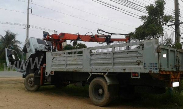 ISUZU 6 ล้อติดเครน 3 ตัน  รุ่น FTR11LY 160 แรงม้า ปีจดทะเบียน 2544