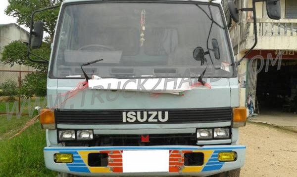 ISUZU 6 ล้อติดเครน 3 ตัน  รุ่น FTR11LY 160 แรงม้า ปีจดทะเบียน 2544
