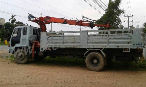 ISUZU 6 ล้อติดเครน 3 ตัน  รุ่น FTR11LY 160 แรงม้า ปีจดทะเบียน 2544