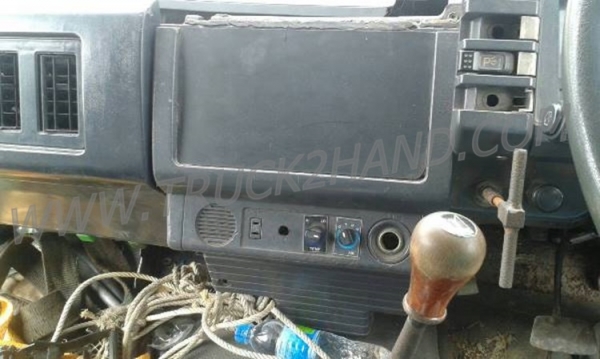 ISUZU 6 ล้อติดเครน 3 ตัน  รุ่น FTR11LY 160 แรงม้า ปีจดทะเบียน 2544