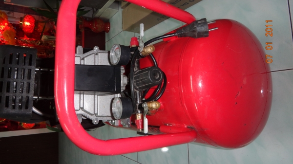 เครื่องปั๊มลม สภาพ90\% ราคาประหยัด