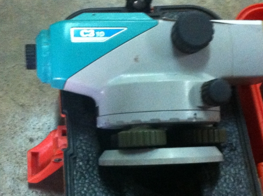 กล้องที่ใช้กับงานสำรวจพื้นที่  SOKKIA  พร้อมใช้งานมีกล่องเก็บบุฟองน้ำ เก็บรักษาไว้อย่างดี