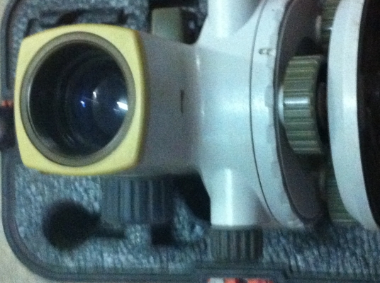 กล้องที่ใช้กับงานสำรวจพื้นที่  SOKKIA  พร้อมใช้งานมีกล่องเก็บบุฟองน้ำ เก็บรักษาไว้อย่างดี