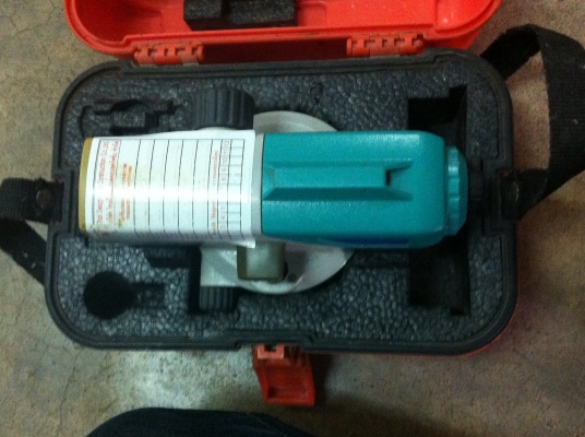 กล้องที่ใช้กับงานสำรวจพื้นที่  SOKKIA  พร้อมใช้งานมีกล่องเก็บบุฟองน้ำ เก็บรักษาไว้อย่างดี