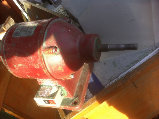 มอเตอร์เจียร์-ขัดแกนคู่ VENZ ขนาด 1 แรงม้า 3 เฟส 220/380 V. หมุน 3000 รอบต่อนาทีแกนสามารถถอดเปลี่ยนได้ มอเตอร์เจียร์-ขัดแกนคู่ VENZ ขนาด 1 แรงม้า 3 เฟส 220/380 V. หมุน 3000 รอบต่อนาทีแกนสามารถถอดเปลี่ยนได้