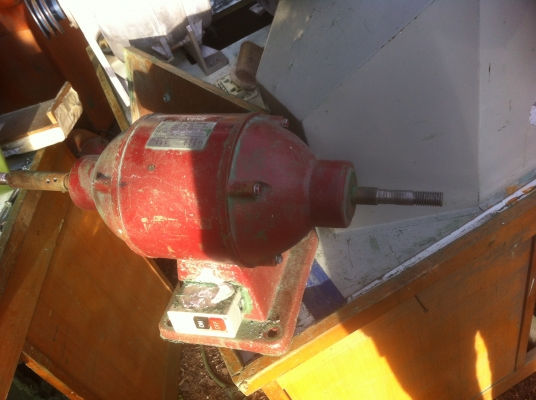 มอเตอร์เจียร์-ขัดแกนคู่ VENZ ขนาด 1 แรงม้า 3 เฟส 220/380 V. หมุน 3000 รอบต่อนาทีแกนสามารถถอดเปลี่ยนได้