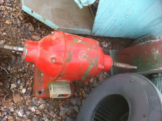 มอเตอร์เจียร์-ขัดแกนคู่ VENZ ขนาด 1 แรงม้า 3 เฟส 220/380 V. หมุน 3000 รอบต่อนาทีแกนสามารถถอดเปลี่ยนได้ มอเตอร์เจียร์-ขัดแกนคู่ VENZ ขนาด 1 แรงม้า 3 เฟส 220/380 V. หมุน 3000 รอบต่อนาทีแกนสามารถถอดเปลี่ยนได้