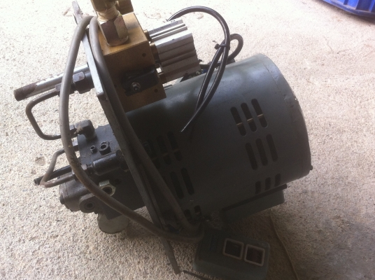 ปั๊มน้ำมันเลียงระบบ หรือหล่อเย็นระบบ NIPPON จากญี่ปุ่น มอเตอร์ 1/2 ไฟบ้าน 220 ปั๊มน้ำมันเลียงระบบ หรือหล่อเย็นระบบ NIPPON จากญี่ปุ่น มอเตอร์ 1/2 ไฟบ้าน 220