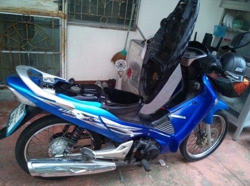 สตาร์ทมือ.wave125i  ปี49 สีน้ำเงิน  เครื่องดีมาก 25,000