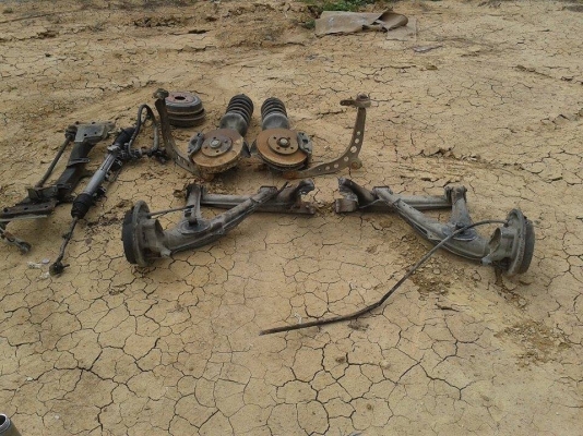 อะไหล่ E30 318 ขายเหมายกกอง 5000 บาท