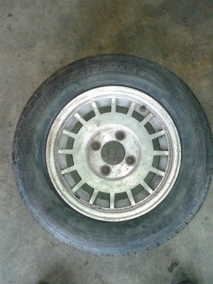 ขอบ 13 กว้าง 6    4รู110 ยางใหม่สองเส้น มี4วง ไม่คดไม่ดุ้ง