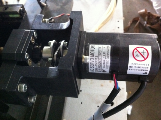 ชุดควบคุมservo pack และ AC เซอร์โวมอเตอร์มาพร้อมกันเป็นชุด ใช้ประกอบทำเครื่องจักร หุ่นยนต์