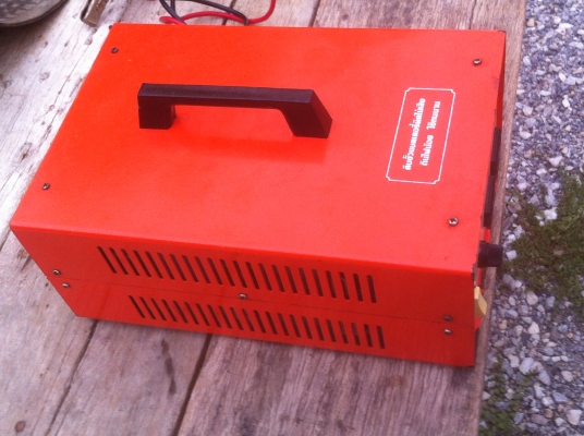 เครื่องแปลงไฟ DENZO ขนาด 200 วัตต์ จากแบตเตอรี 12 V. เป็นบ้าน 220 V. เอาไปใช้กับที่ต่างๆที่ไม่มีไฟฟ้าใช้ได้ เครื่องแปลงไฟ DENZO ขนาด 200 วัตต์ จากแบตเตอรี 12 V. เป็นบ้าน 220 V. เอาไปใช้กับที่ต่างๆที่ไม่มีไฟฟ้าใช้ได้