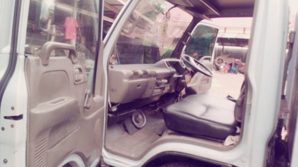 ขายด่วนรถบรรทุก 6 ล้อ ISUZU NKR