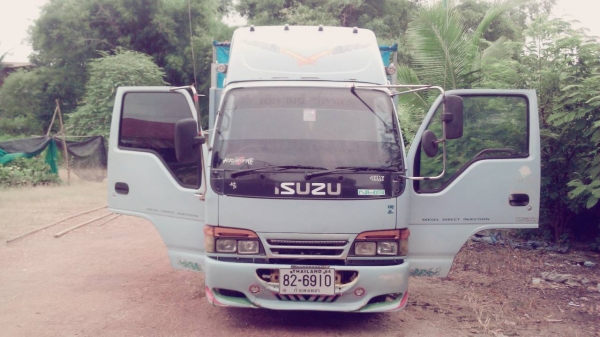 ขายด่วนรถบรรทุก 6 ล้อ ISUZU NKR