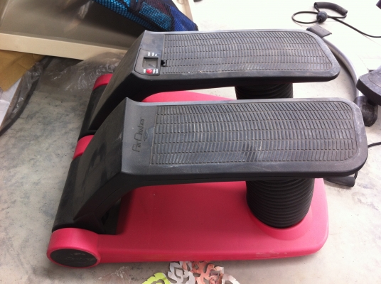 เครื่องออกกำลังการแบบเท้าเหยียบแบบมีเบาะอากาศ(Air Climber) ยื่นเหยียบไป-มาเหมือนเดินไปมา