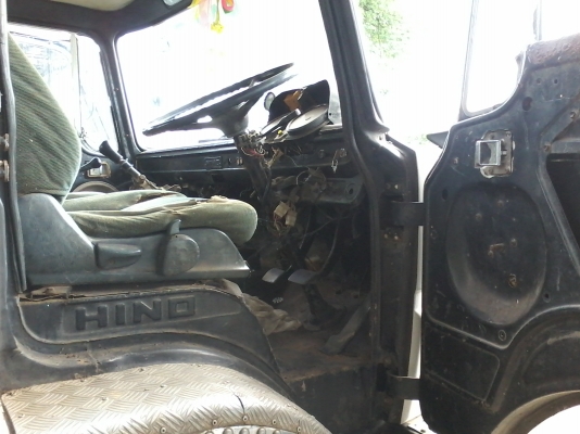 ขอโทษครับ แจ้งราคาใหม่ เป็น ราคา 550,000 บาท ขายด่วนครับ รถน้ำ 2 เพลา HINO KT725 สวยพร้อมใช้งาน เอกสารพร้อมโอนครับ